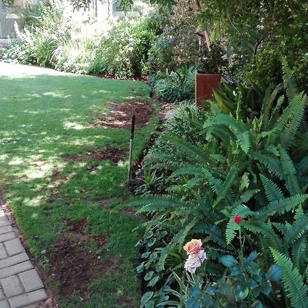 Ukarimu Guest House Klerksdorp Eksteriør billede