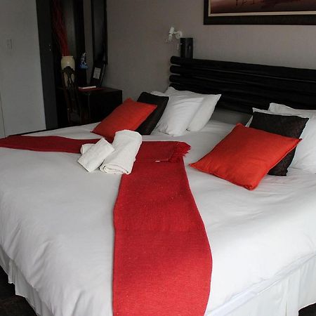 Ukarimu Guest House Klerksdorp Eksteriør billede