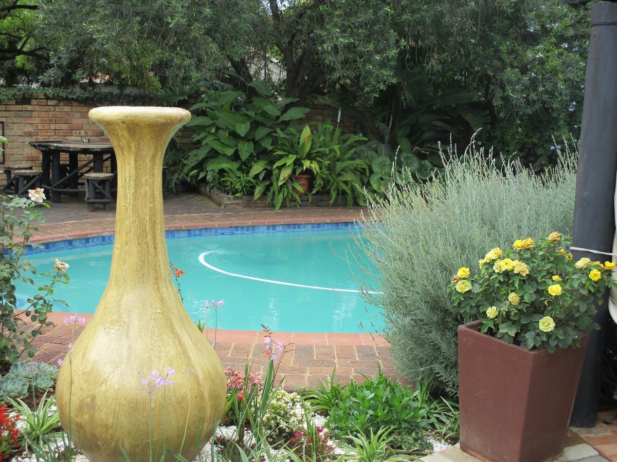 Ukarimu Guest House Klerksdorp Eksteriør billede