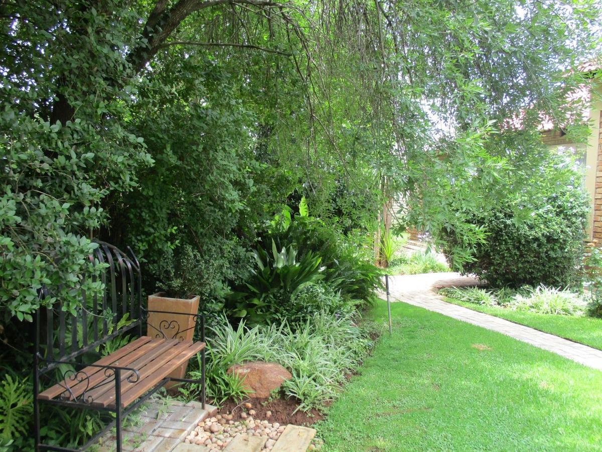 Ukarimu Guest House Klerksdorp Eksteriør billede