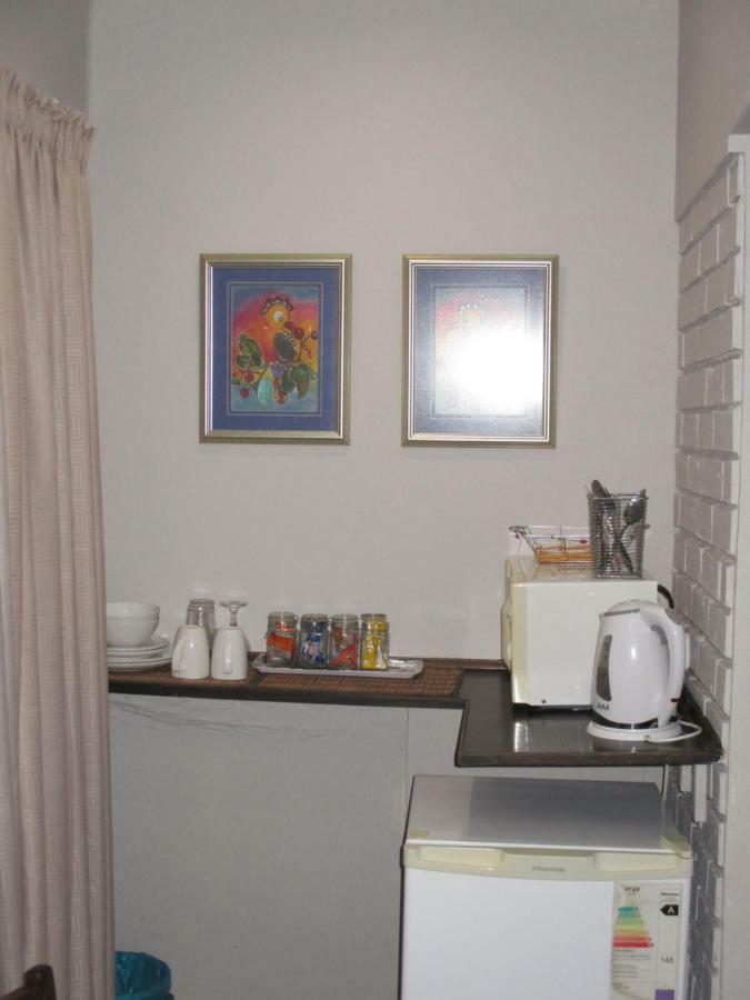 Ukarimu Guest House Klerksdorp Eksteriør billede