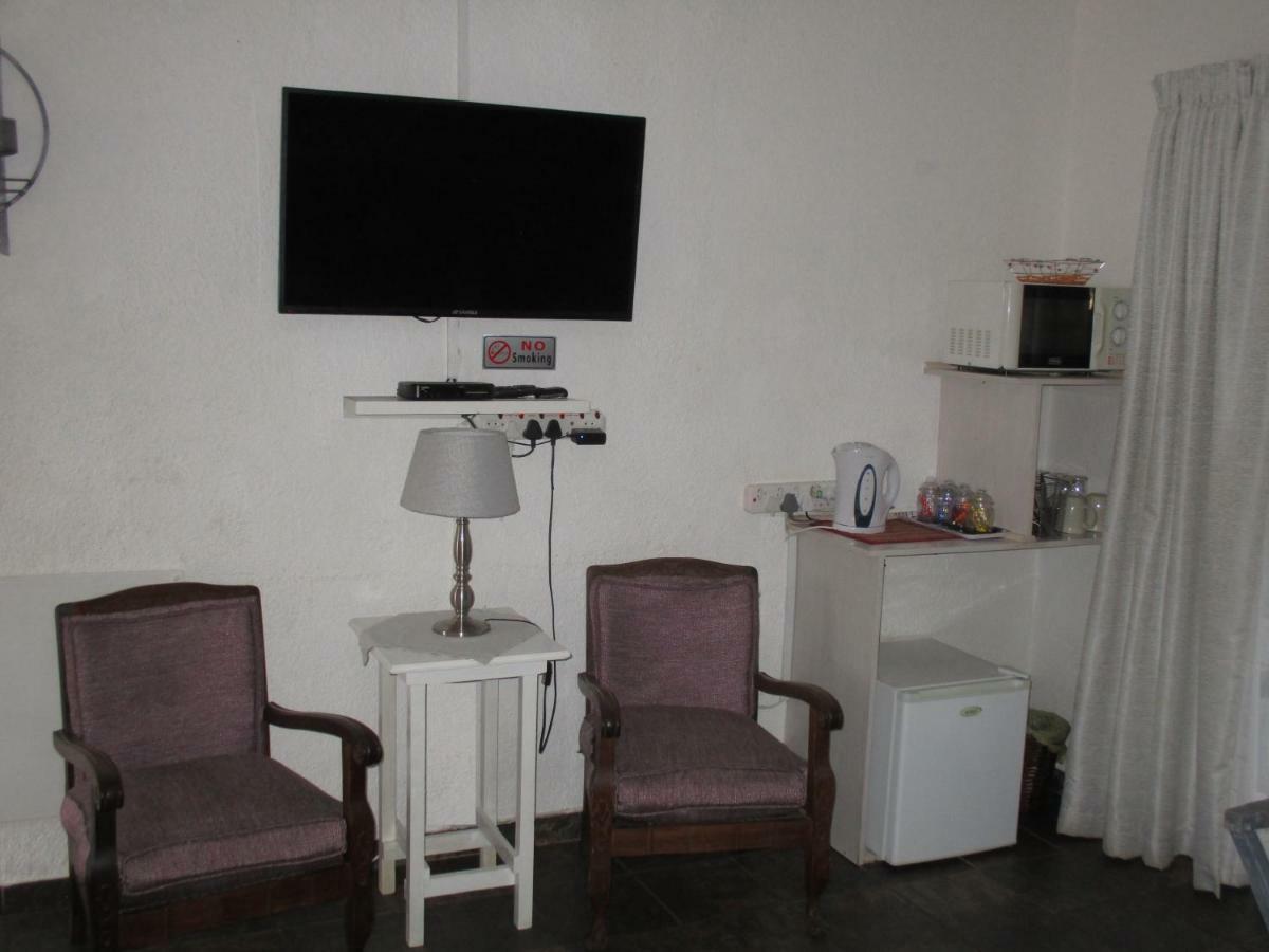 Ukarimu Guest House Klerksdorp Eksteriør billede
