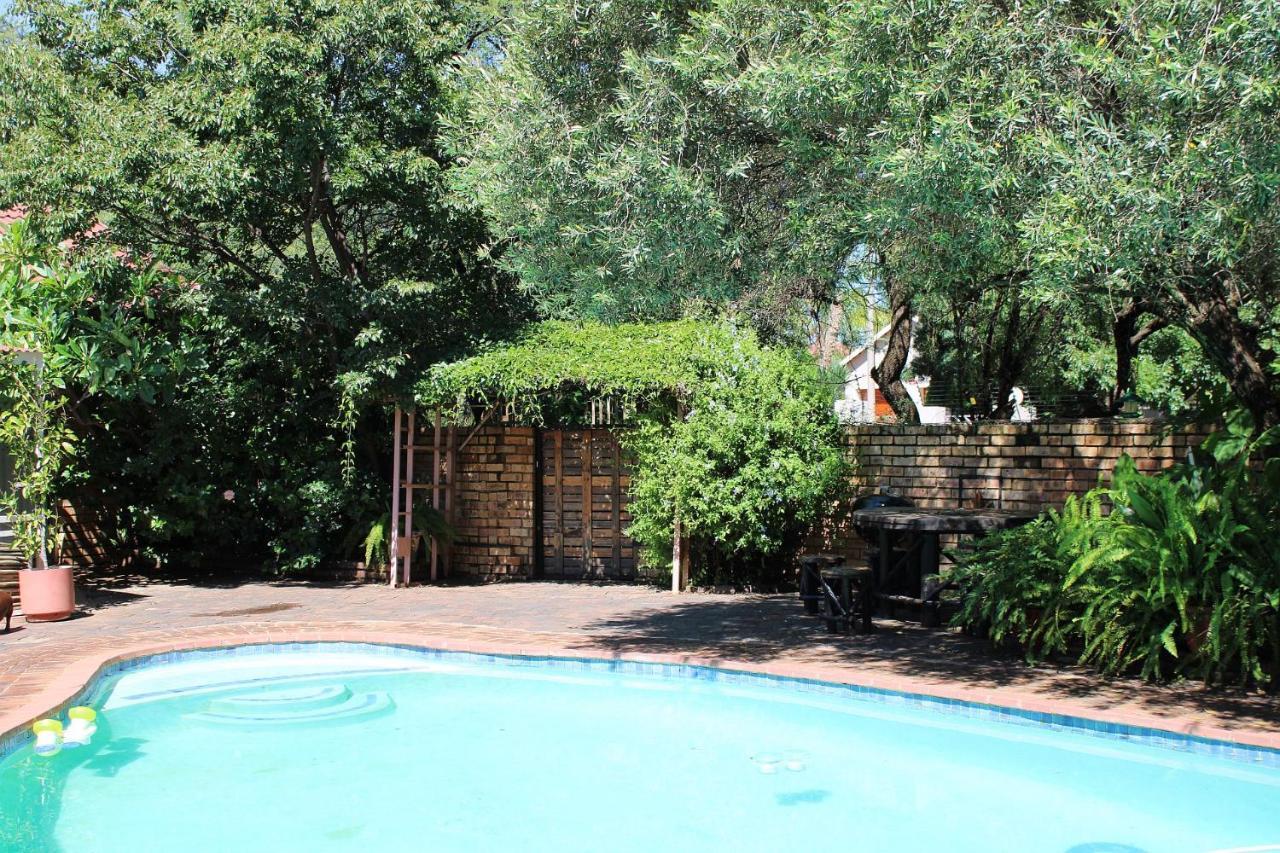 Ukarimu Guest House Klerksdorp Eksteriør billede