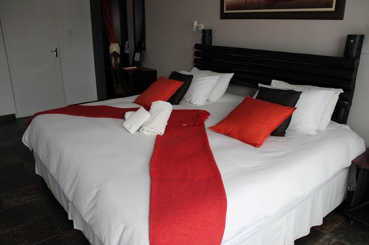 Ukarimu Guest House Klerksdorp Eksteriør billede